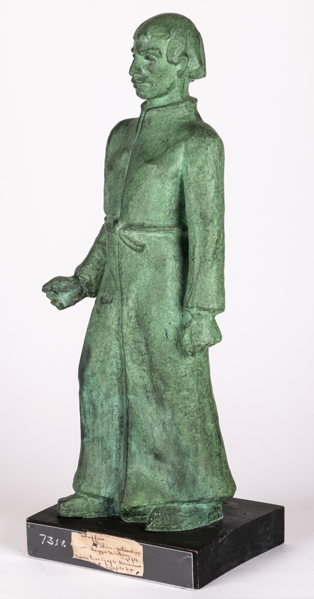 Skulptur patinerad gips, "skiss till Staffansmonument" av Maggie Wibom.