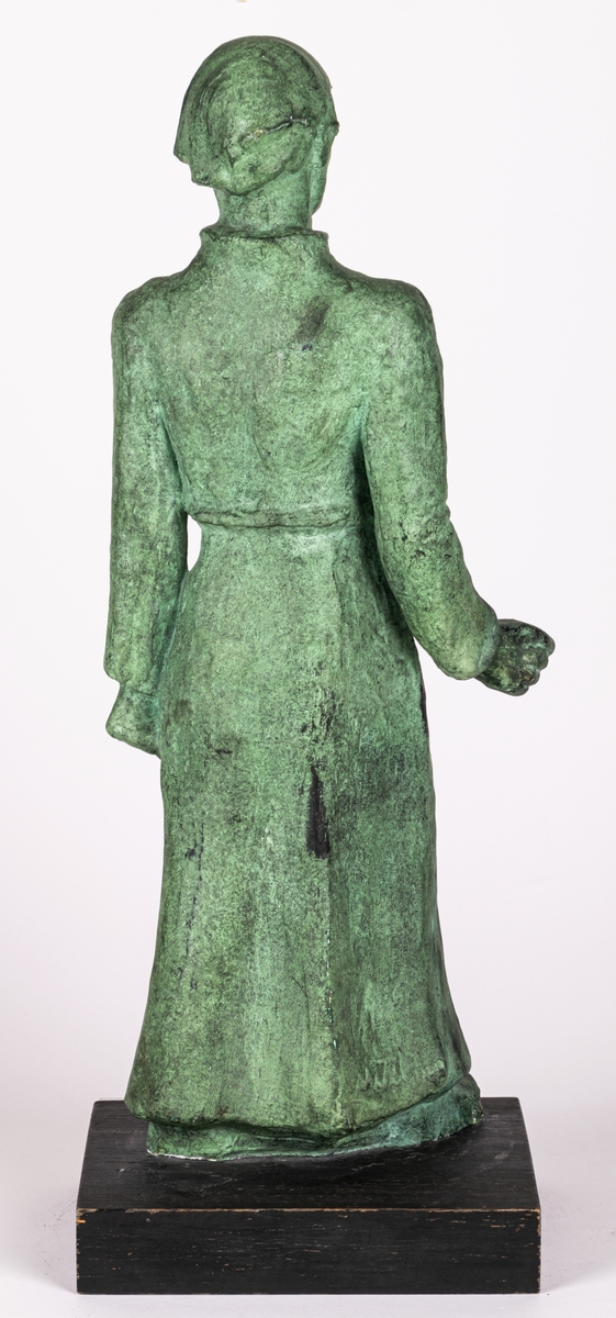 Skulptur patinerad gips, "skiss till Staffansmonument" av Maggie Wibom.