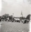 Första majfirande i Borgholm. I bakgrunden skymtar Borgholms kyrka.