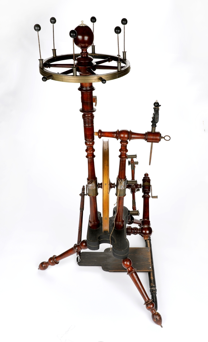 Oppstadrokk med hespetre.