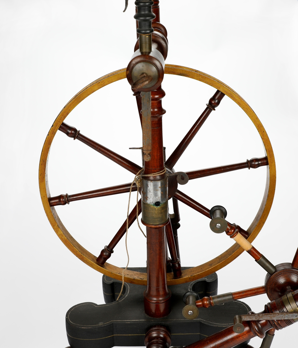 Oppstadrokk med hespetre.