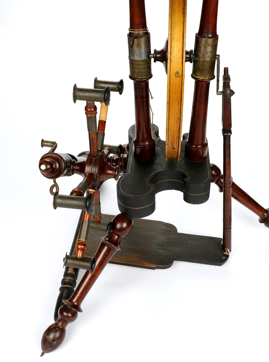 Oppstadrokk med hespetre.