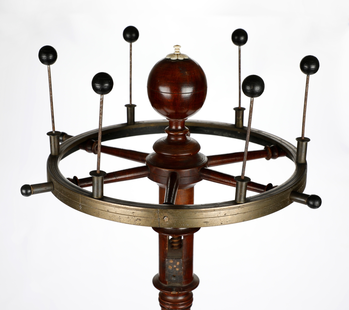 Oppstadrokk med hespetre.