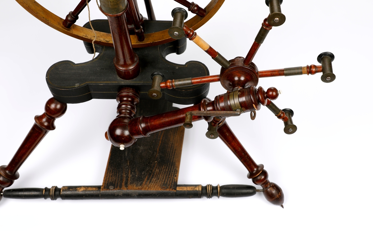 Oppstadrokk med hespetre.