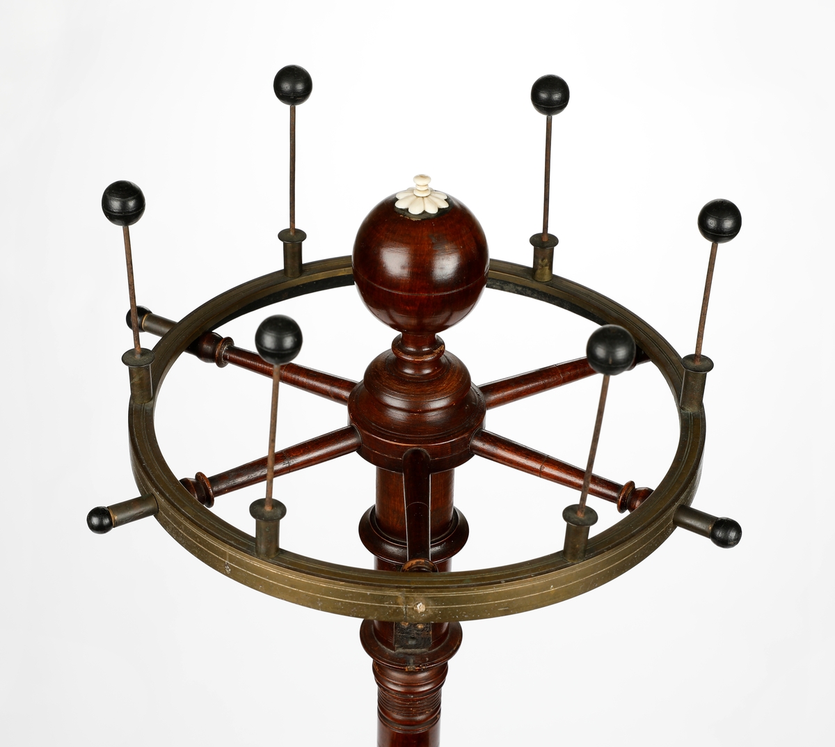 Oppstadrokk med hespetre.