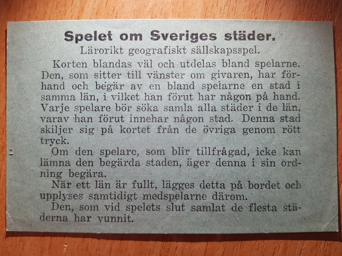 Ett kortspel med namnet ''Sveriges städer'' liggande i en papplåda innhållande 115 spelkort samt spelregler.

På varje kort finns namnet på en svensk stad samt län. Spelet gick sedan ut på att samla alla städer i ett och samma län.