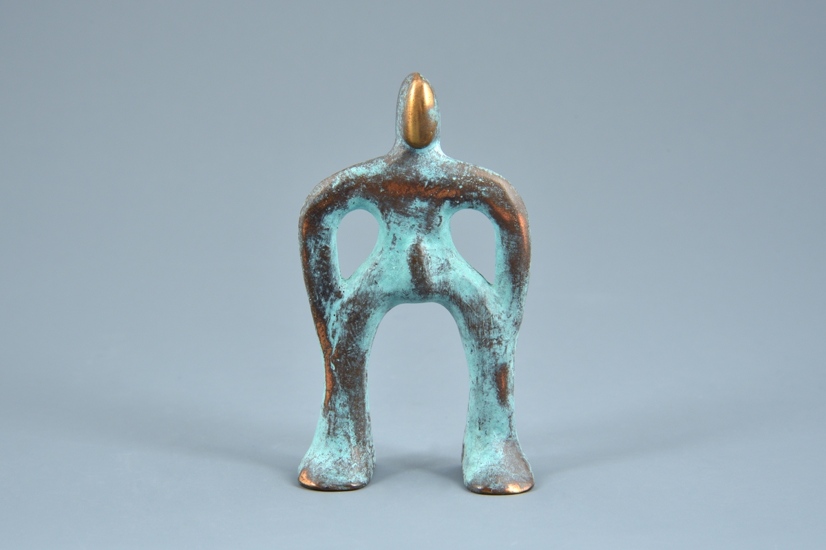 Liten skulptur som symboliserer figur i Norrøn mytologi.

Skulpturen er oppbevart i original emballasje.