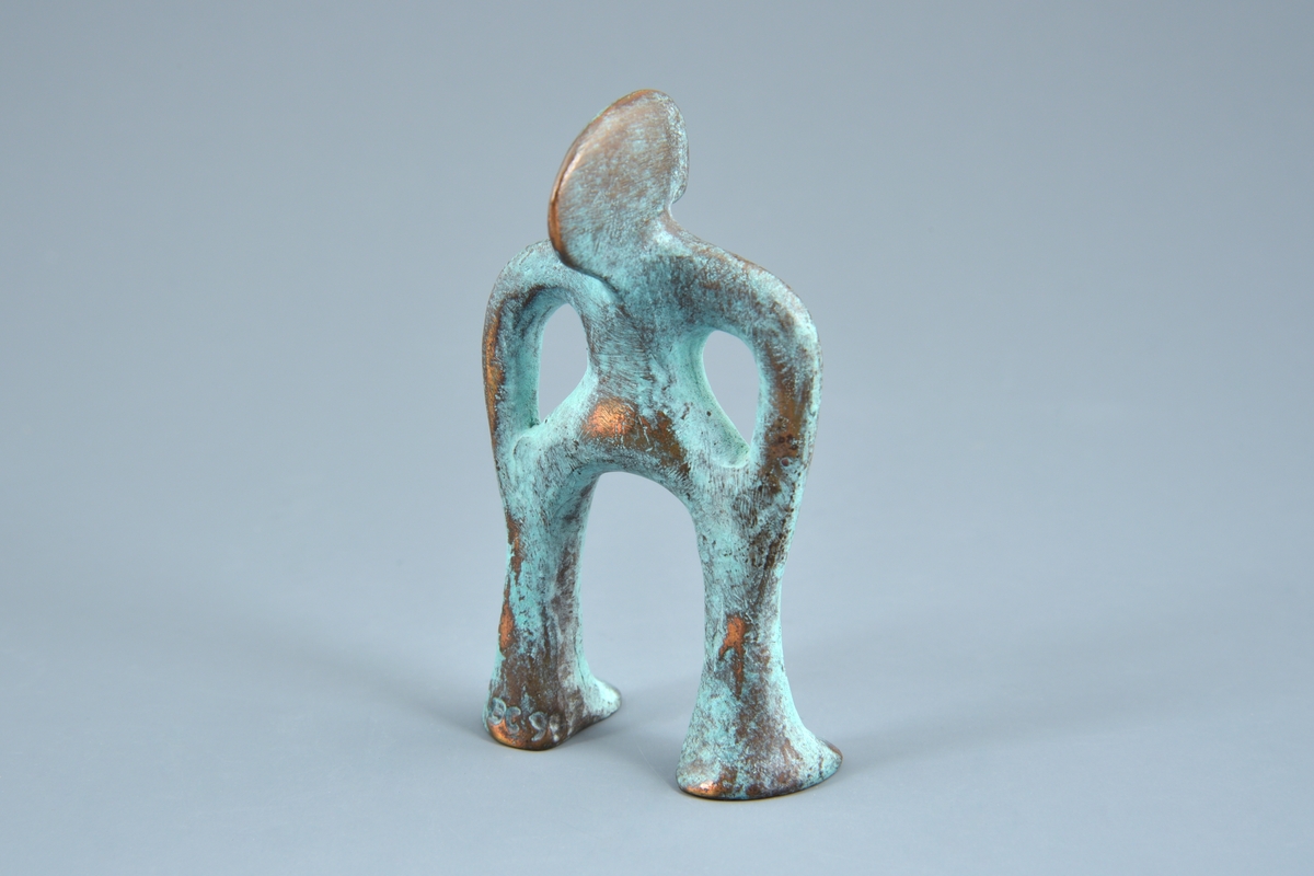 Liten skulptur som symboliserer figur i Norrøn mytologi.

Skulpturen er oppbevart i original emballasje.