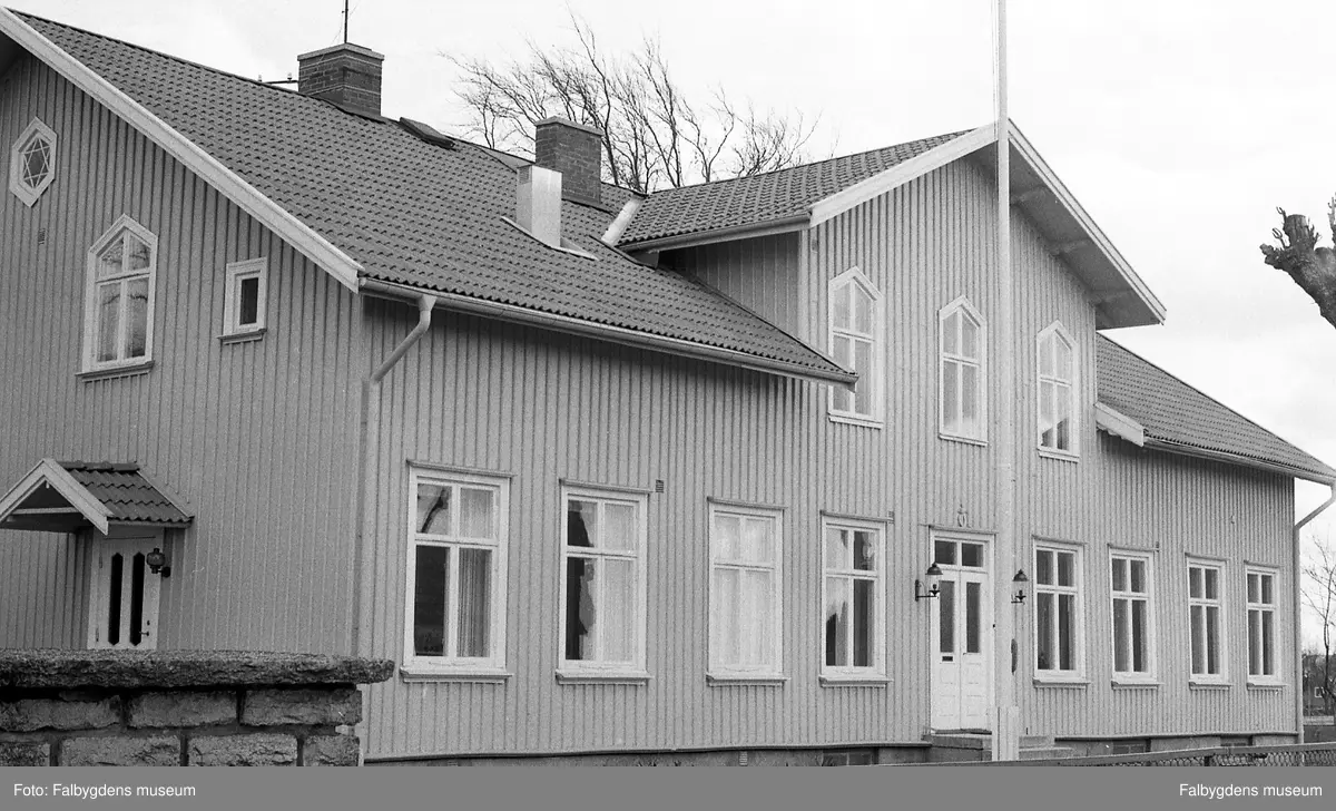Byggnadsinventering 1972. Stä 129, Prästgården. Framsidan.