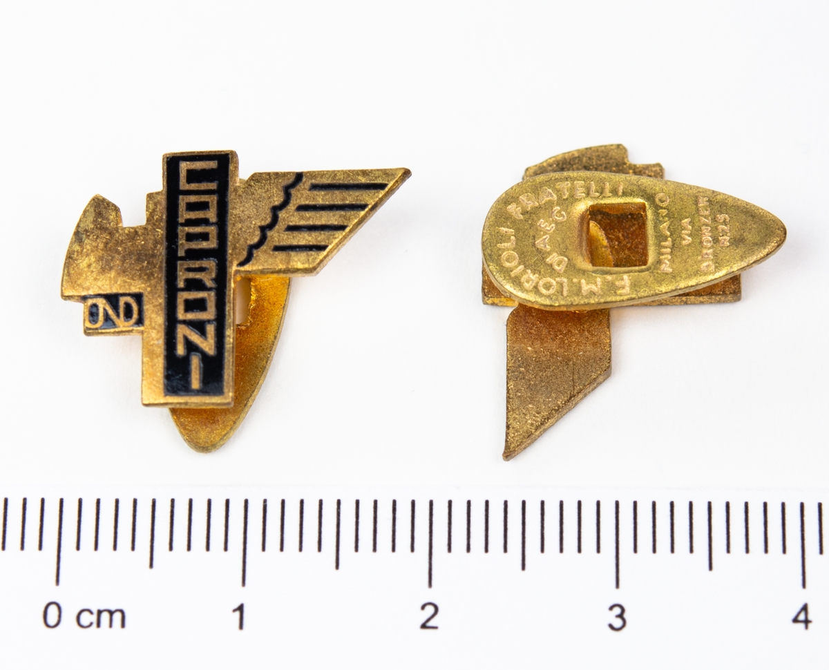 Märken, rockslagsnålar.
1 st. De Havilland Vampire 
1 st. SAAB B18
2 st. Caproni
1 st. De Havilland 
1 st. Okändt märke
1 st. Vingar märkt CAB