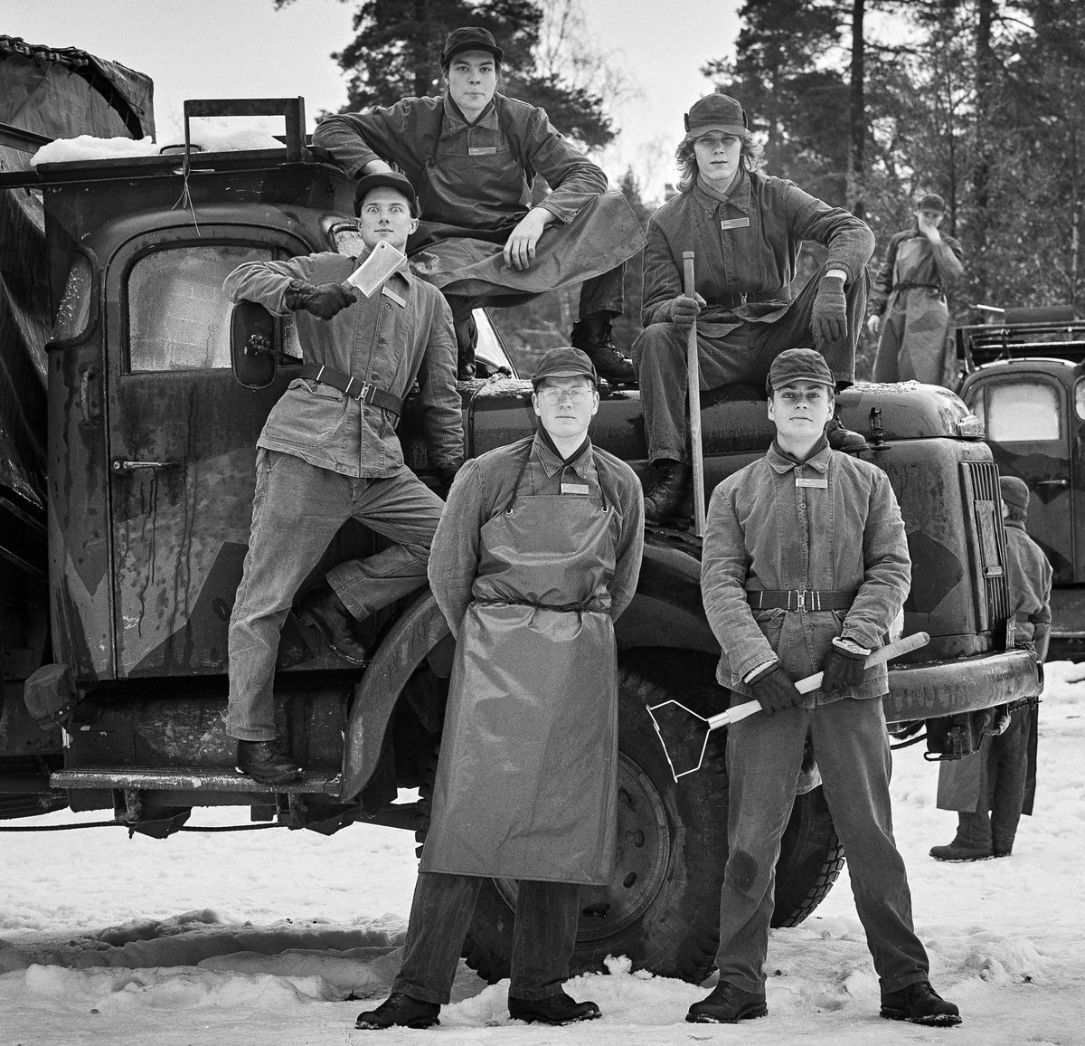 Vikingaberget, 5 december 1985


Förplägnadsplutonen vid utbildningsplatsen för kockar.
Bild 1 och 2: Plutonchefen, löjtnant Christian Berglund längst t.v.
Bild 3 till 6: Kokgrupper.

Fortsättning följer på ARSF.002275 

Milregnr: 192603, 191852, 192827.
