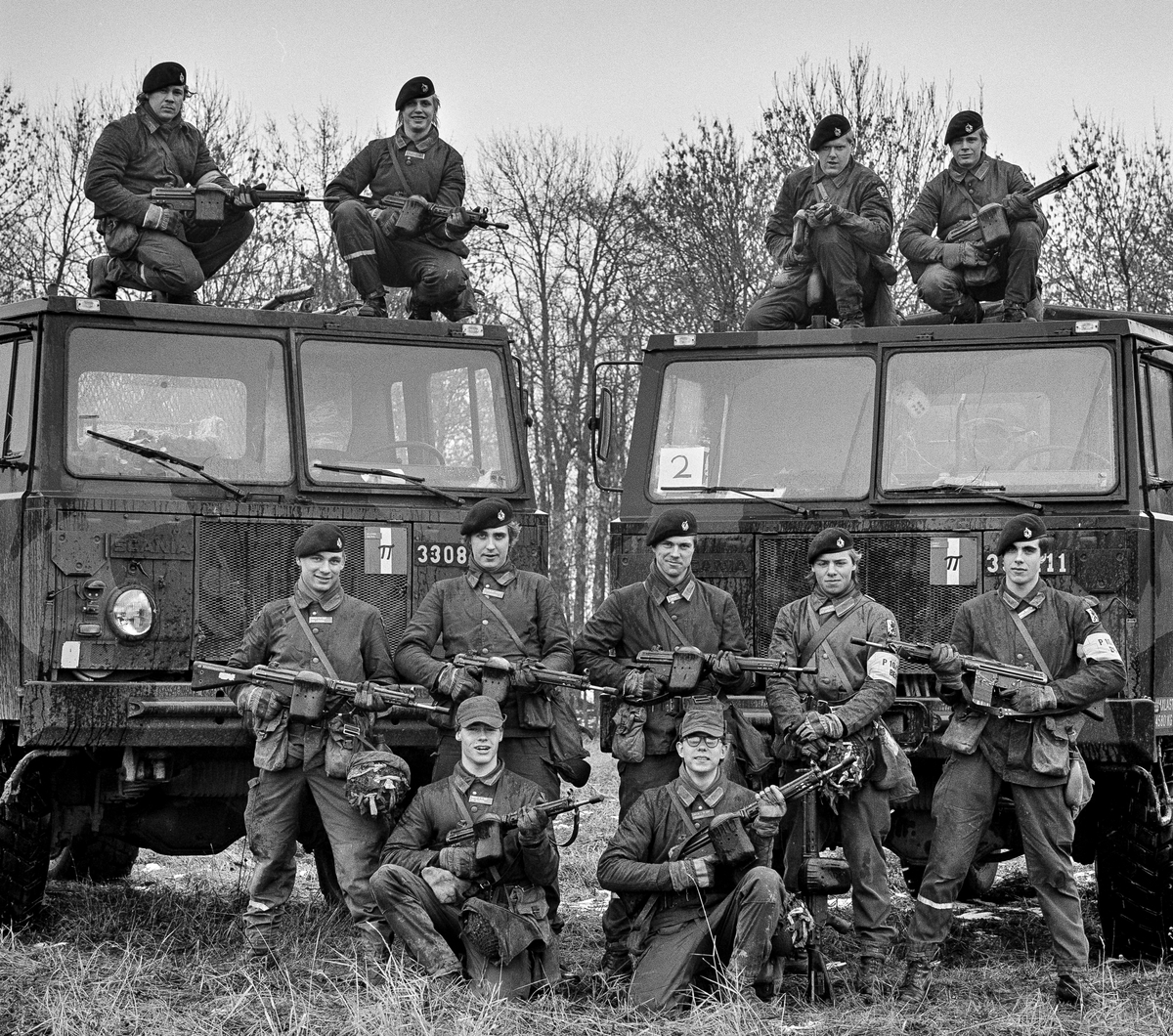 Pionjärarbetsplatsen, 2 april 1986


Pionjärplutonen 1985-86.
Bild 1 och 2. 
Plutonen på en arbetsmodell av ett truppskyddsrum.
I mitten står plutonchefen, kapten Per (Pysch) Andersson och stf, löjtnant Hans Hedenskog.
Bild 3 till 5. 
Pionjärgrupper
Bild 6. 
Bromaterielgrupp.

Milregnr: 331145, 331216