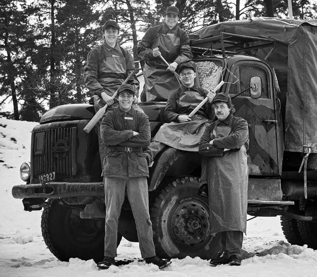 Vikingaberget, 5 december 1985


Förplägnadsplutonen vid utbildningsplatsen för kockar.
Bild 1 och 2: Plutonchefen, löjtnant Christian Berglund längst t.v.
Bild 3 till 6: Kokgrupper.

Fortsättning följer på ARSF.002275 

Milregnr: 192603, 191852, 192827.