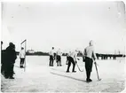 Västerås, Munkängen.
Bandymatch utanför kallbadhuset, 1906.