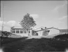 EXT. OCH INT. ÖNSKÖLDSVIK