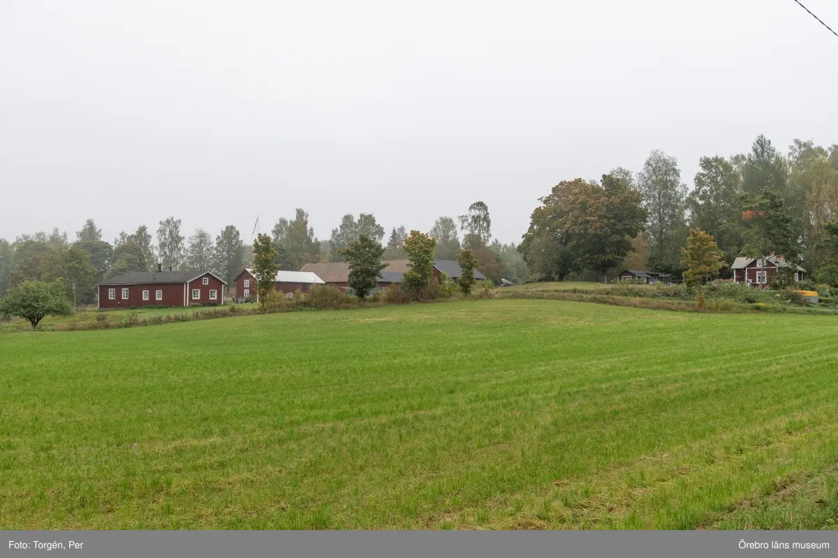 Dokumentation av Saxhyttan. 
Sven Olssons gård (Kvarnström). Gården har anor från början 1800-tal. Vid laga skifte 1814 finns en bergsman Olov Olsson antecknad, far till Sven Olsson.