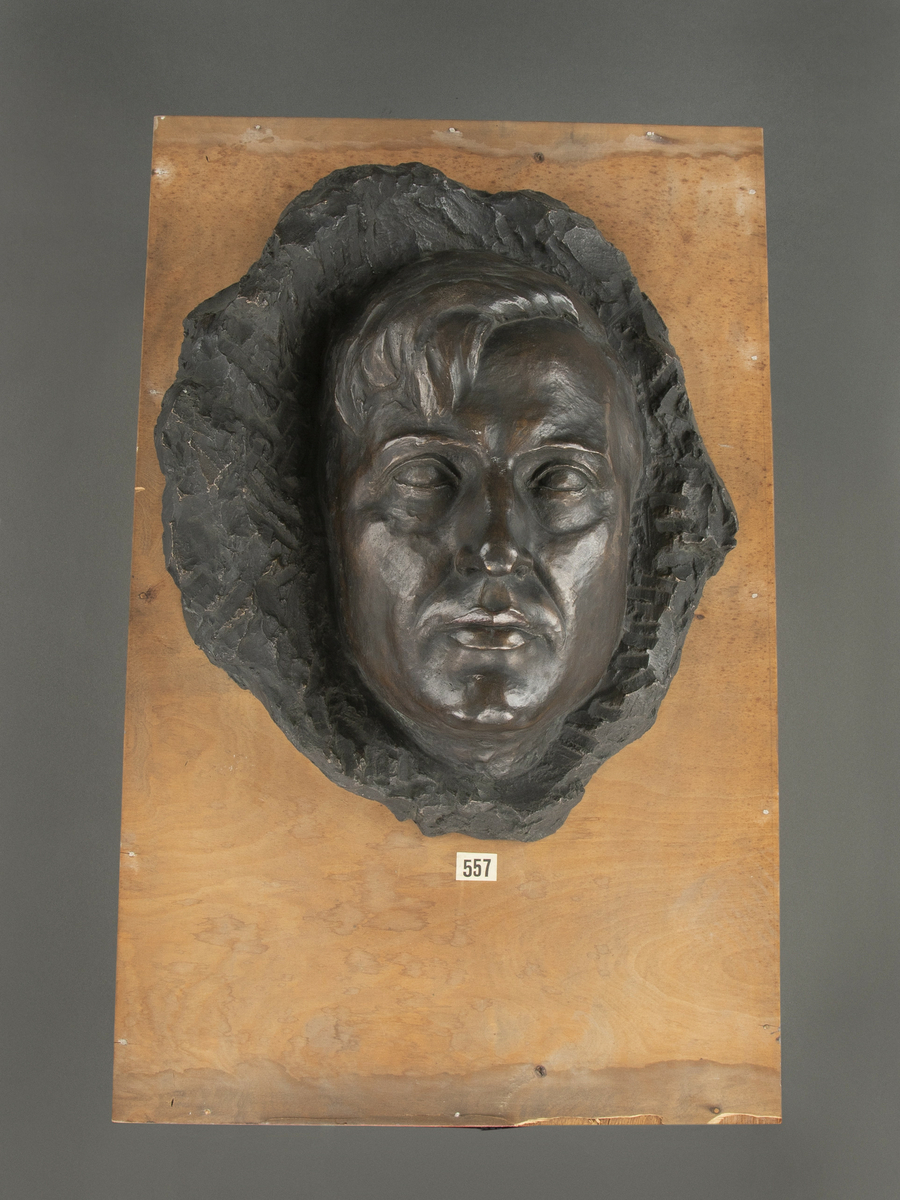 Portrett av teatersjef Johan Fahlstrøm [Bronserelieff]