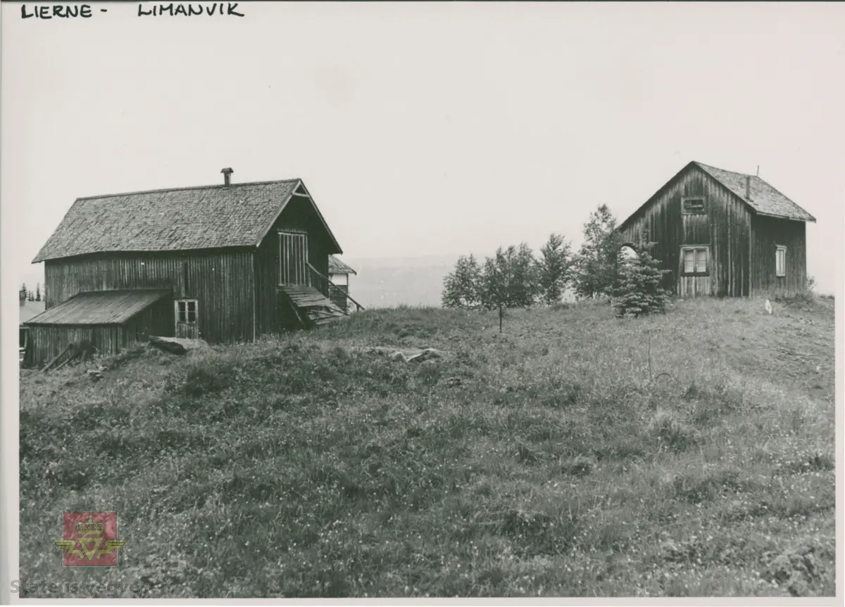 Bilde 1)  Låve/fjøs fra 1920 i Limannvik  ble flyttet til Gosen på Norsk vegmuseum. Åpningen av Gosenanlegget var 19. juni 1993. Her er fjøsbygningen slik den står i dag. Foto: Ole Arvid Flatmark.

Bilde 2) Gosen plantegning  låven/fjøset.

Bilde 3) Bilde viser hvor bygningen stod i Limannvik  Lierne, Nord-Trøndelag, før flytting til Norsk vegmuseum. Foto: Aslak Stø. 

Bilde 4) Låven/Fjøset i Limannvik Lierne, Nord-Trøndelag, før flytting til Norsk vegmuseum. Foto: Aslak Stø.

Bilde 5) Bilde av interiør i låve/fjøs før flytting til Norsk vegmuseum. Foto: Aslak Stø.

Bilde 6) Låven/fjøset ble transportert på lastebil til Norsk vegmuseum. På bildet står Asbjørn Aspnes og Rolf Buknotten sammen med Per Stø helt til venstre, i midten Aslak Stø med blå vest og helt til høyre lastebilsjåfør Arne Rønningen. Ansvarlig for riving og transport  var Aslak Stø med bistand av Mads Almaas.

Bilde 7) Bilde viser låven på Gamle Gosen, Lierne i Nord-Trøndelag. Fra venstre med hatt: Mads Almaas, videre Jonar Aamo og Sten Olav Ringstad i orange vegvesen overaller. Per Stø står med ryggen til. 

Bilde 8) På Gamle Gosen, Lierne i Nord-Trøndelag: Fra venstre: Jonar Åamo, Sten Olav Ringstad og museumsdirektør Geir Paulsrud. 

Ref. til "Meddelelser fra Vegdirektøren", Nr. 9-1933. Veivokterboliger i Nord-Trøndelag.