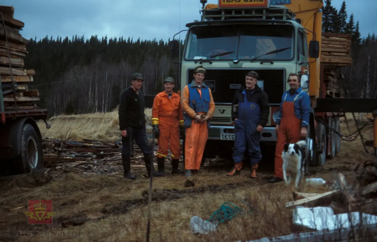 Bilde 1)  Låve/fjøs fra 1920 i Limannvik  ble flyttet til Gosen på Norsk vegmuseum. Åpningen av Gosenanlegget var 19. juni 1993. Her er fjøsbygningen slik den står i dag. Foto: Ole Arvid Flatmark.

Bilde 2) Gosen plantegning  låven/fjøset.

Bilde 3) Bilde viser hvor bygningen stod i Limannvik  Lierne, Nord-Trøndelag, før flytting til Norsk vegmuseum. Foto: Aslak Stø. 

Bilde 4) Låven/Fjøset i Limannvik Lierne, Nord-Trøndelag, før flytting til Norsk vegmuseum. Foto: Aslak Stø.

Bilde 5) Bilde av interiør i låve/fjøs før flytting til Norsk vegmuseum. Foto: Aslak Stø.

Bilde 6) Låven/fjøset ble transportert på lastebil til Norsk vegmuseum. På bildet står Asbjørn Aspnes og Rolf Buknotten sammen med Per Stø helt til venstre, i midten Aslak Stø med blå vest og helt til høyre lastebilsjåfør Arne Rønningen. Ansvarlig for riving og transport  var Aslak Stø med bistand av Mads Almaas.

Bilde 7) Bilde viser låven på Gamle Gosen, Lierne i Nord-Trøndelag. Fra venstre med hatt: Mads Almaas, videre Jonar Aamo og Sten Olav Ringstad i orange vegvesen overaller. Per Stø står med ryggen til. 

Bilde 8) På Gamle Gosen, Lierne i Nord-Trøndelag: Fra venstre: Jonar Åamo, Sten Olav Ringstad og museumsdirektør Geir Paulsrud. 

Ref. til "Meddelelser fra Vegdirektøren", Nr. 9-1933. Veivokterboliger i Nord-Trøndelag.