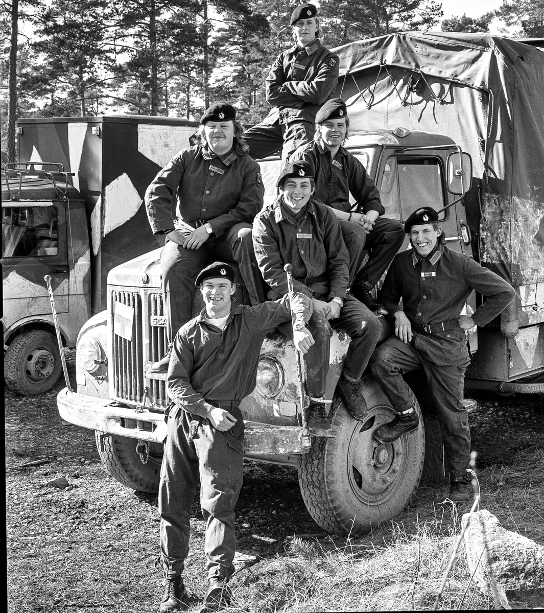 Vikingaberget, 9 april 1987


Förplägnadsplutonen vid utbildningsplatsen för kockar.

Bild 1 till 6: Kok- och livsmedelsgrupper.

Fortsättning från ARSF.002286

Milregnr: 208815, 208690, 192569