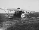 Ett havererat flygplan Ö 4, Phönix E.1 Dront ligger på flygfältet på Malmen efter haveri under start i september 1928.