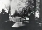 Källarmästare August Gustafsson och fyra andra gäster på verandan i Evedal, Växjö, ca 1900.