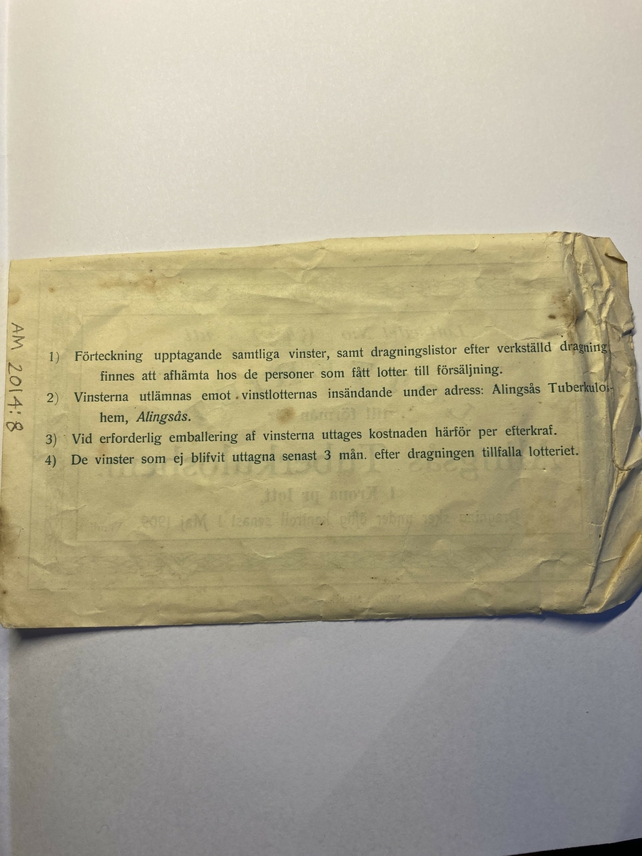 Lottsedel

Lottsedel no 6422 uti lotteriet till förmån för Alingsås Tuberkuloshem.
1 krona pr lott.
Dragning sker under öflig kontroll senast 1 maj 1909.

William Michelsens Boktr. Alingsås.

Grönt tryck på gultonat papper, skadat hö sida.