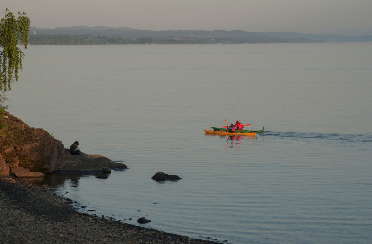 Domkirkeodden, Hamar. Mjøsa, kveldsstemning, kajakker, friluftsliv.