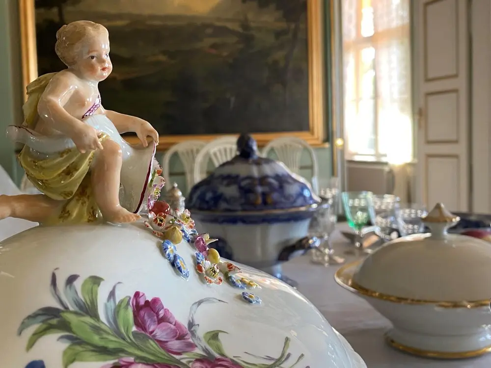 Detaljer fra interiøret i hovedbygningen på Bogstad gård. 