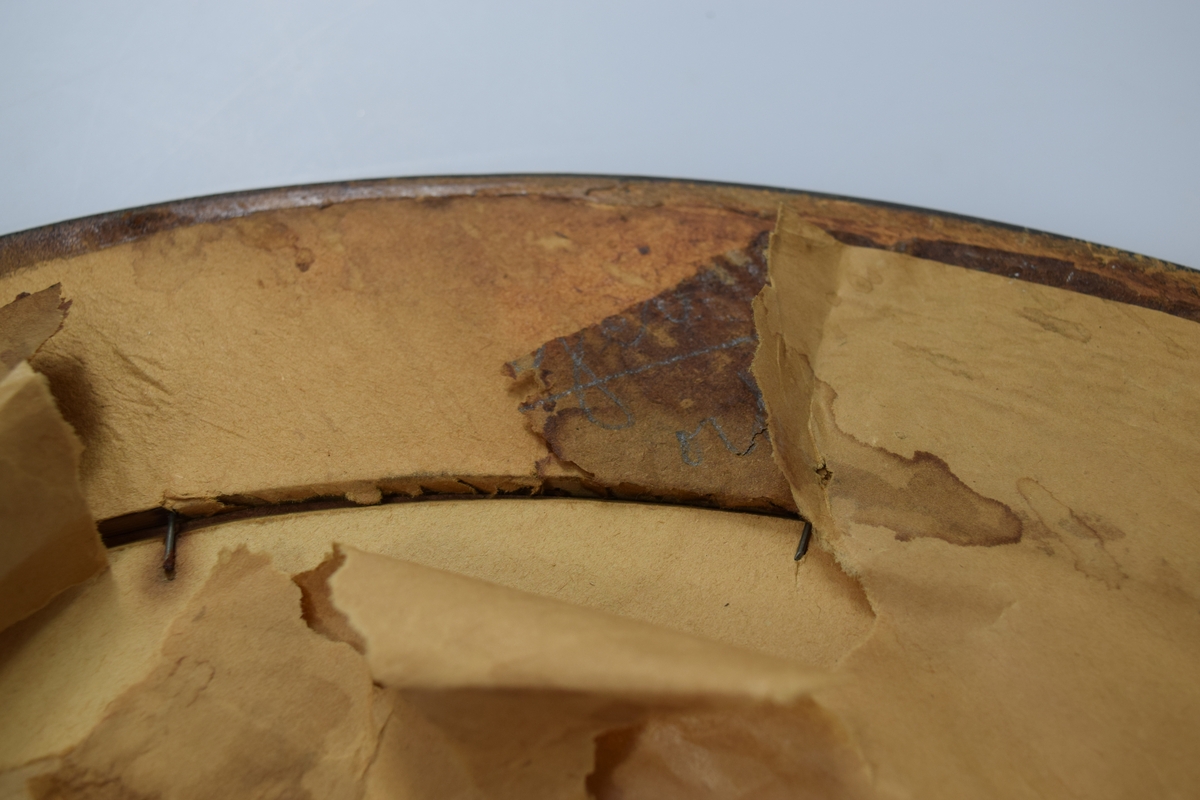 Inramad teckning med porträtt av oidentifierad man. Okänd konstnär.