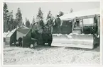 Militärer vid en snöplog, Uppland