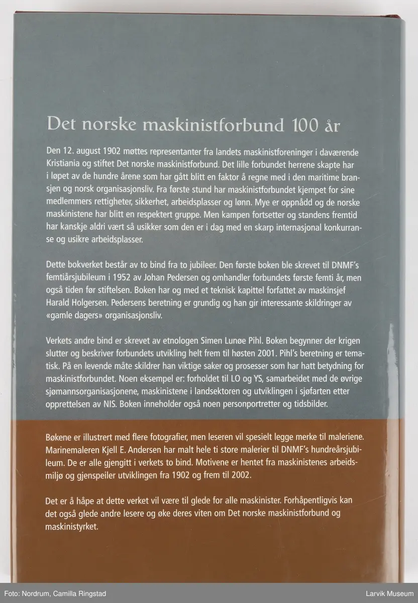 Bok med omslag om Det norske maskinistforbund fra 1952 - 2002 v/forfatter Simen unøe Phil.