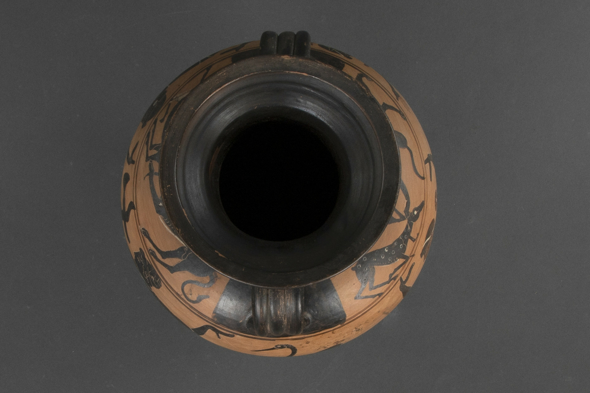 Dekor av Micali-maler. Svartfigur.