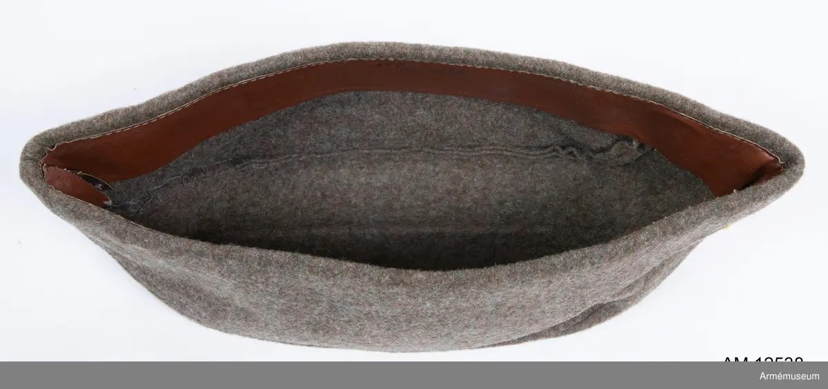 Grupp C I.

Svettrem av läder, märkt 58 (storlek), K.4, 1937, 568.