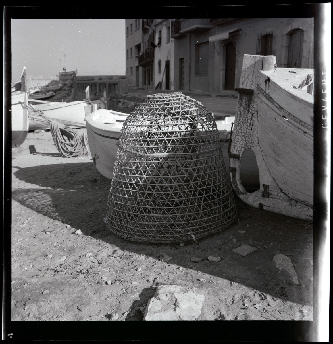 32. Spanien. Fotojournal finns på B.M.A. + fotoalbum.
Samtidigt förvärv: Böcker och arkivmaterial.
Foton tagna 1959-11-07.
12 Bilder i serie.