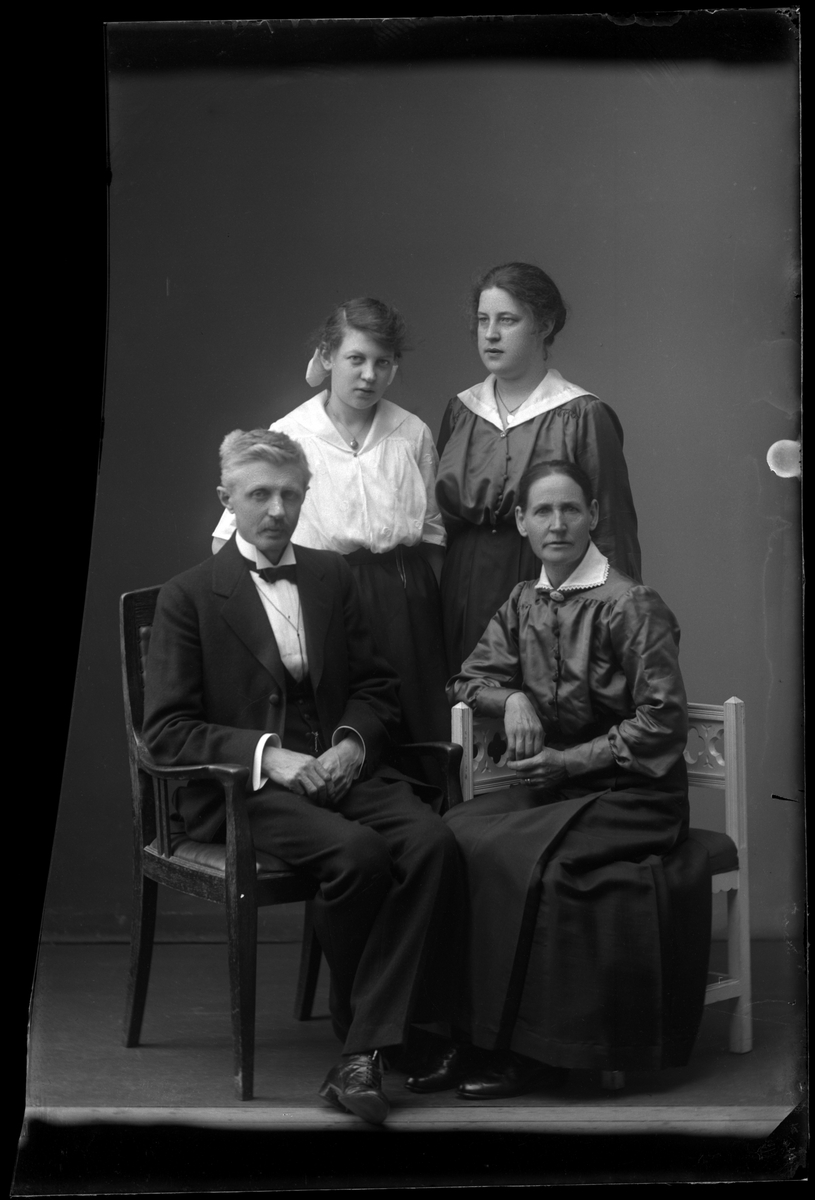 Skräddare Karl Fredrik Linell med familj