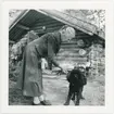 Gertrud Nilsson i Storsjö kapell, Härjedalen 1956