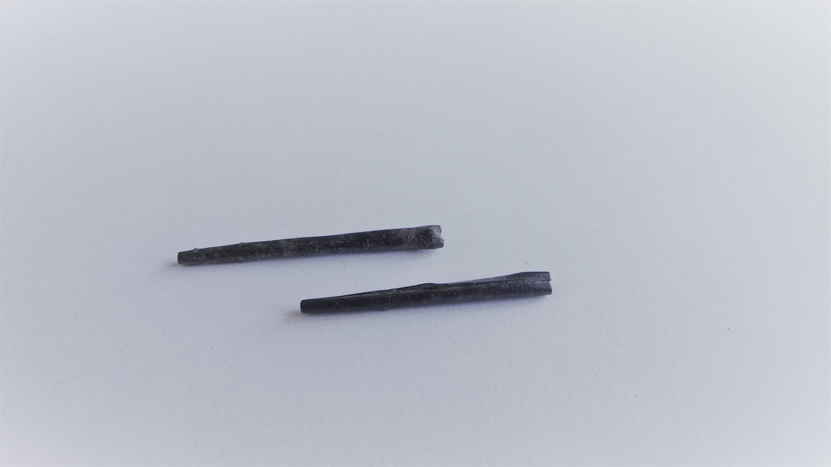 MÅL: A:L. 3, 1 CM B:L. 2, 8 CM