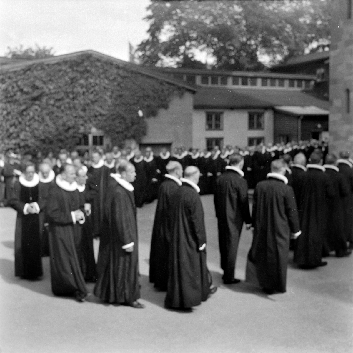 Kirkejubileet 1953. Presteprosesjon og samling på Vestfrontplassen