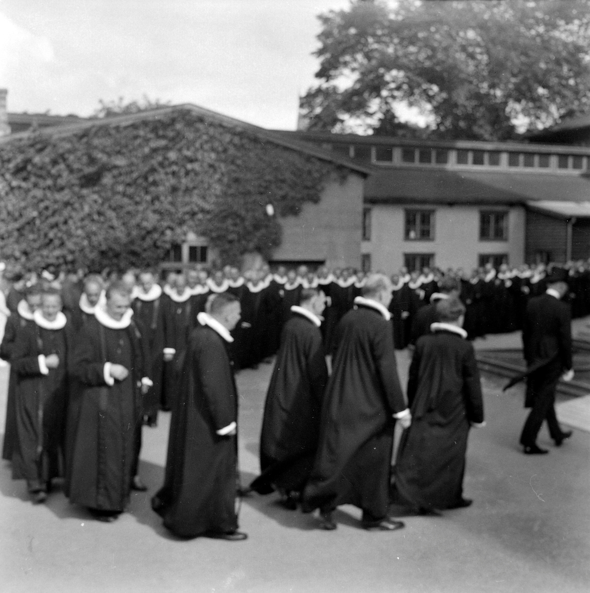 Kirkejubileet 1953. Presteprosesjon og samling på Vestfrontplassen