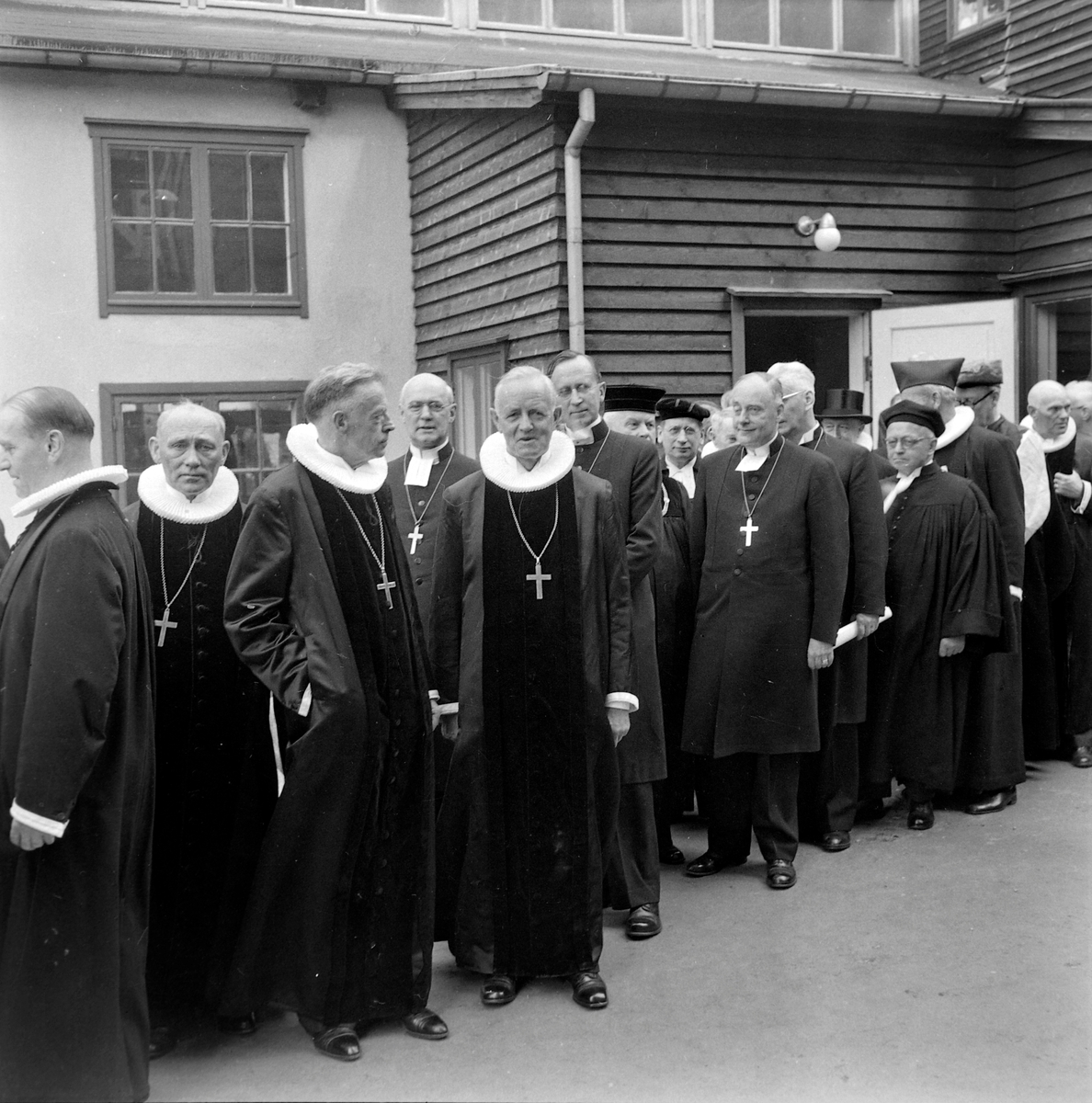 Kirkejubileet 1953. Presteprosesjon og samling på Vestfrontplassen