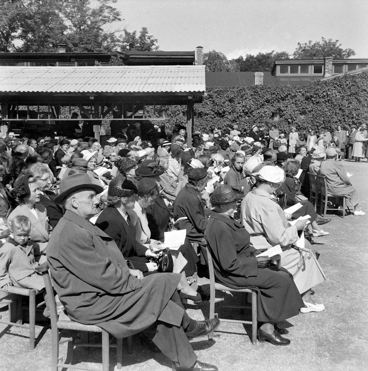 Kirkejubileet 1953. Presteprosesjon og samling på Vestfrontplassen