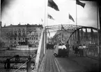 Från brofästet mot Sydost.  Ångaren tv om Nybron är med största sannolikhet Gurli, byggd 1871. Fartyget kom till Härnösand runt 1898, ombyggdes rejält 1920. Såldes till Sundsvall i mitten av 1930-talet och återkom till Stockholm 1954.