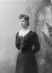 Annie Berg; Ingår i porträttsamlingen från Knut Wallins ateljé.