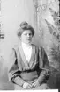 Ottilia Dyhlin; Ingår i porträttsamlingen från Knut Wallins ateljé.