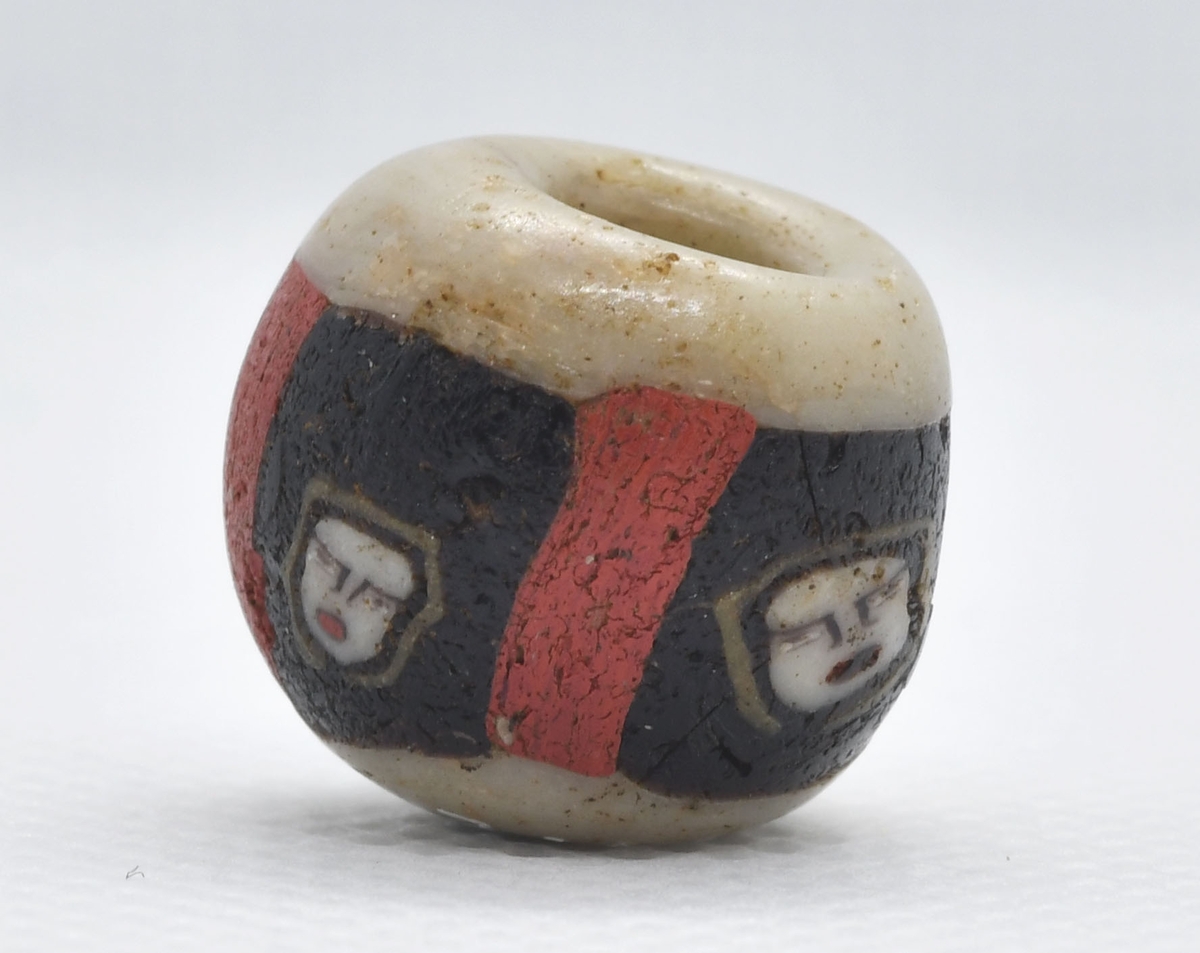 Arkeologiska fynd från Åsen, Kolbäck. 
Undersökt 1968-1970. 