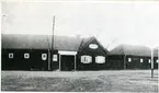 Västerås, Munkängen.
Porten till Västerås Tegel & Murbruks AB:s anläggning i gamla hamnen. 1930-talet.