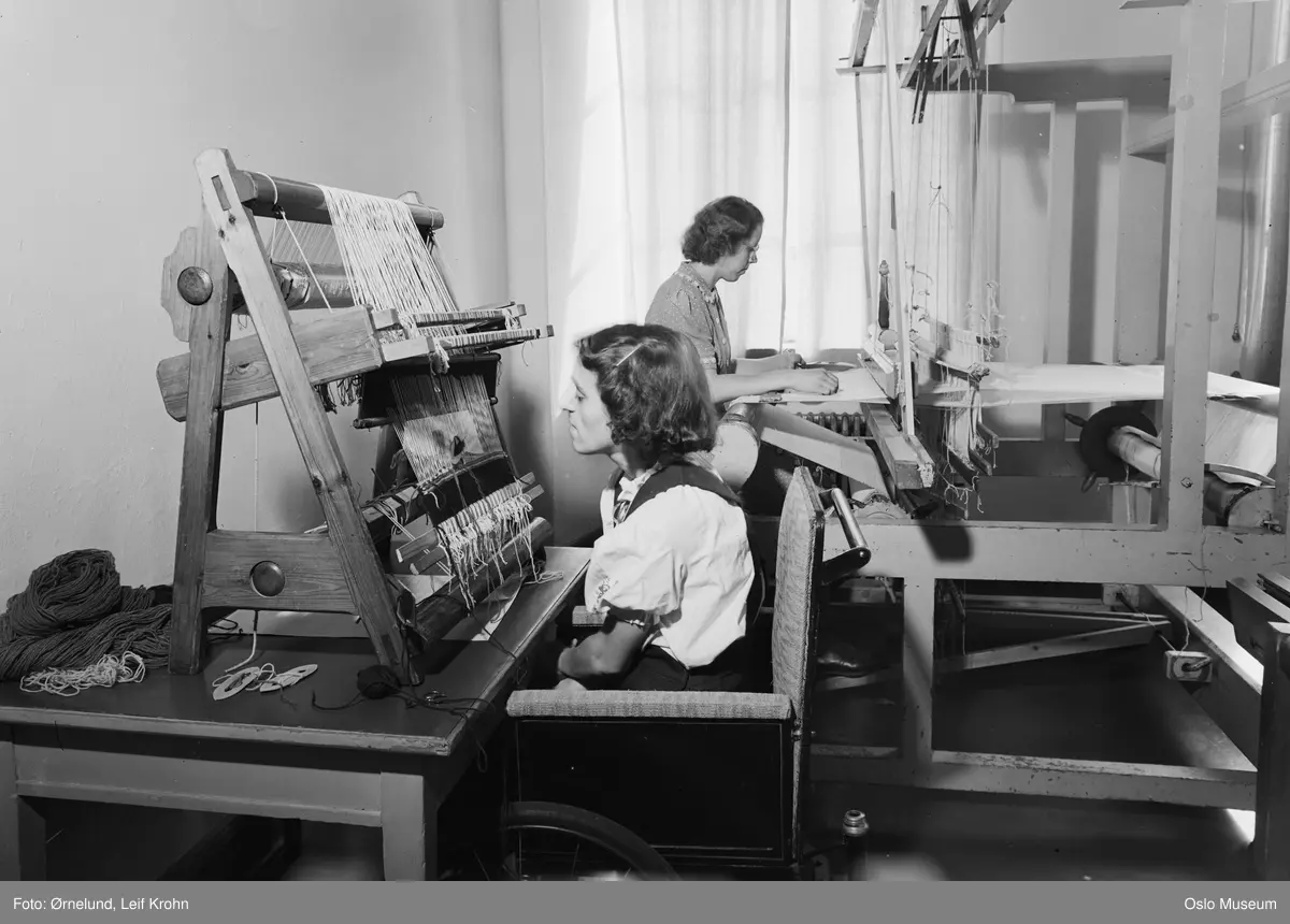 Sophies Minde, interiør, kvinner, veving, vevstoler, rullestol, produksjon til Vanføres Utsalg