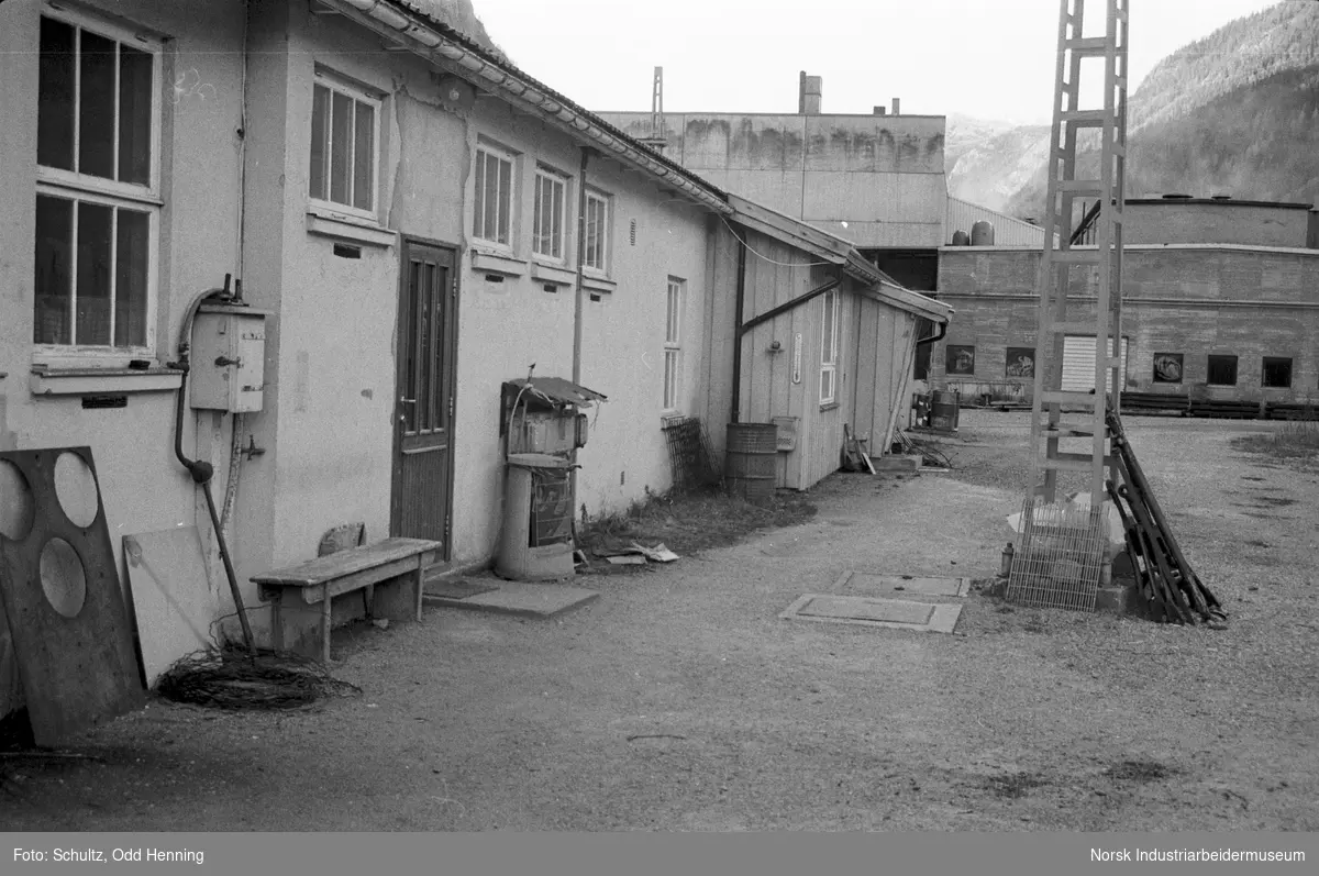 Nordsiden av verkstedbygning på stasjonstomten.