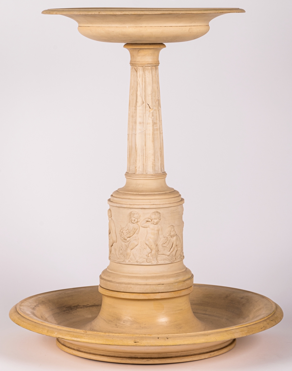 Tvättställ, 2 delar av gjutet lergods. Reliefbilder.